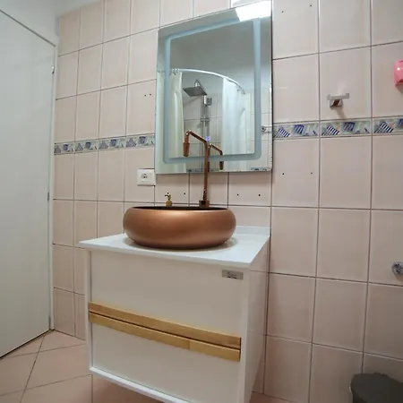 Matisse No7 - One Bedroom With Balcony Апартаменты Тирана