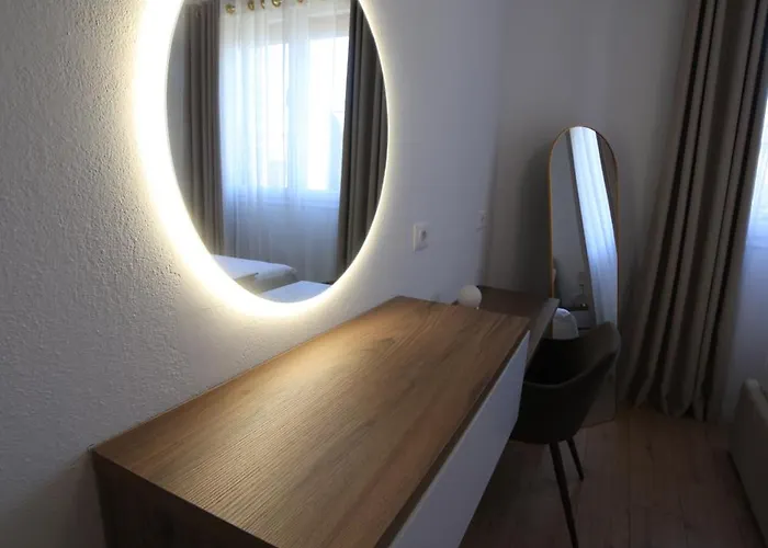 Matisse No7 - One Bedroom With Balcony *