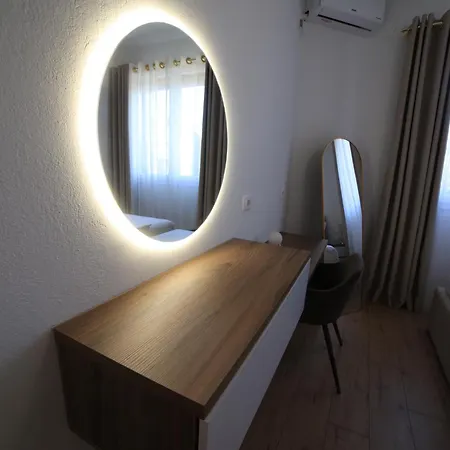 Matisse No7 - One Bedroom With Balcony *