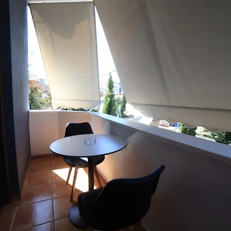 Matisse No7 - One Bedroom With Balcony شقة