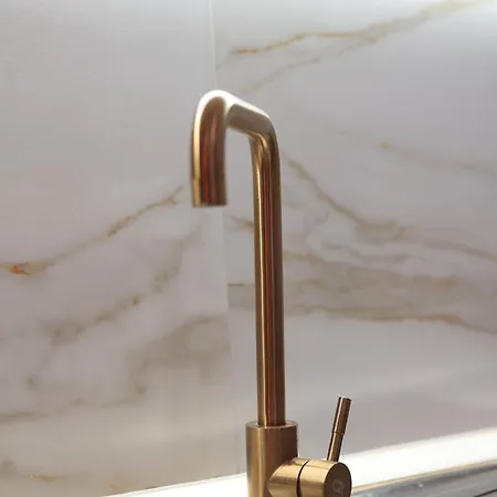 Matisse No7 - One Bedroom With Balcony