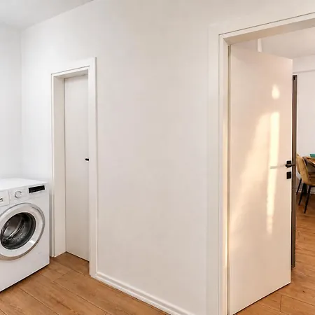 Matisse No7 - One Bedroom With Balcony * تيرانا