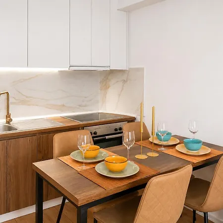Matisse No7 - One Bedroom With Balcony