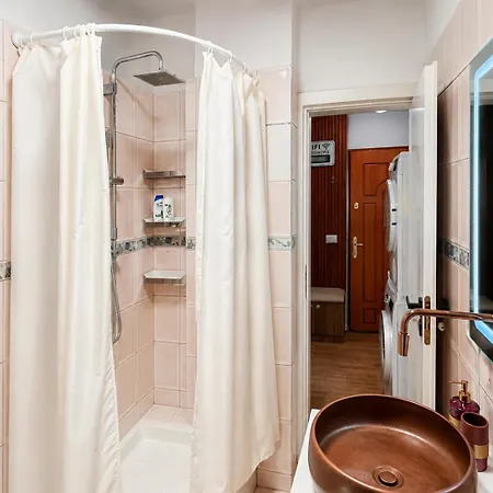 Matisse No7 - One Bedroom With Balcony * تيرانا