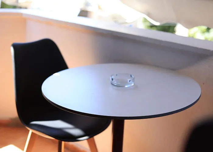 Matisse No7 - One Bedroom With Balcony *