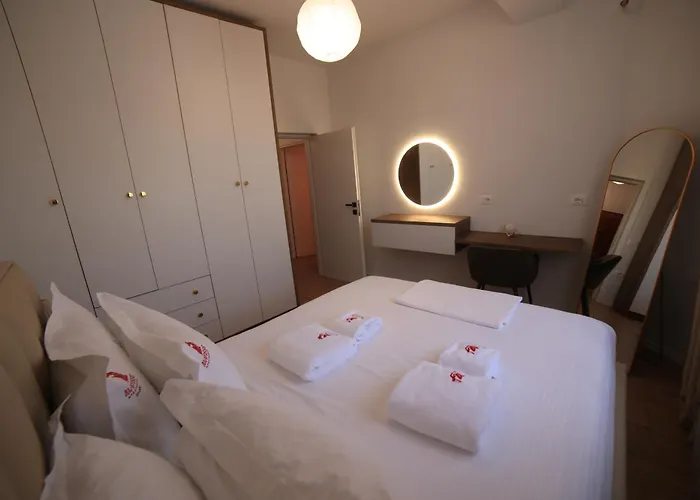 Matisse No7 - One Bedroom With Balcony *